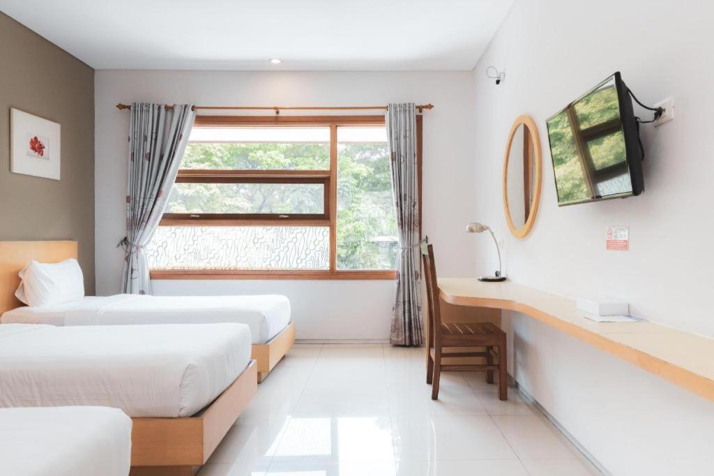 Hotel Tibera Taman Cibeunying Bandung Extérieur photo