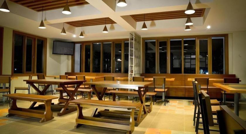 Hotel Tibera Taman Cibeunying Bandung Extérieur photo